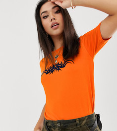 Оранжевая футболка с принтом в стиле татуировки на груди New Girl Order - Оранжевый