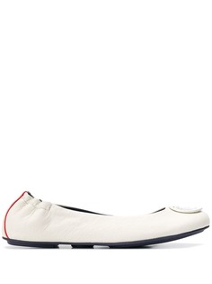Tommy Hilfiger балетки с металлическим логотипом