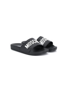 Moschino Kids шлепанцы с принтом логотипа
