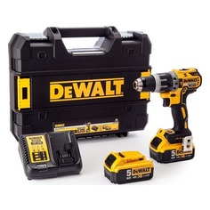 Ударная дрель-шуруповерт DEWALT DCD796P2-QW, с двумя аккумуляторами