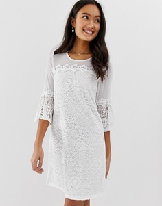 Белое кружевное платье мини с рукавами клеш QED London - Белый