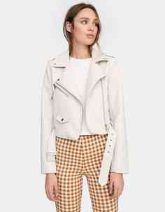 Базовая куртка из искусственной кожи с ремнем Stradivarius