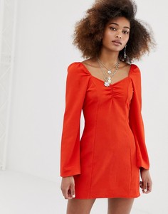 Короткое расклешенное платье из жатой ткани COLLUSION - Красный