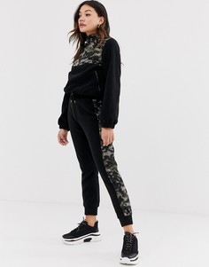 Флисовые джоггеры с камуфляжным принтом ASOS DESIGN - Мульти