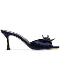 Manolo Blahnik атласные мюли Igura 70 с кристаллами