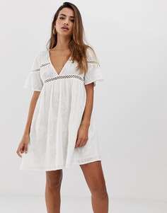 Белое свободное платье мини со вставками кроше PrettyLittleThing - Белый