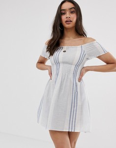Сарафан в синюю полоску с открытыми плечами и сборками Boohoo - Мульти