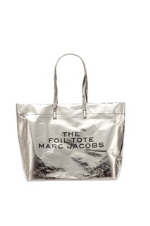 Серебристая сумка с надписью Marc Jacobs