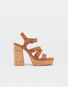 Коричневые босоножки на каблуке и платформе из пробки Stradivarius
