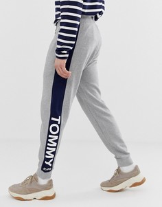 Серые джоггеры с кромкой манжетом и контрастными вставками по бокам Tommy Jeans - Серый
