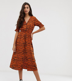 Платье миди со сборками на рукавах, пуговицами спереди и тигровым принтом Influence Tall - Мульти