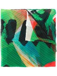 Issey Miyake плиссированный шарф с абстрактным принтом