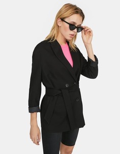 Однотонный блейзер оверсайз с поясом Stradivarius