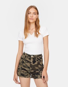 Шорты карго с принтом Stradivarius