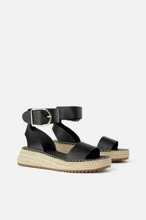 Кожаные босоножки на мини-танкетке Zara