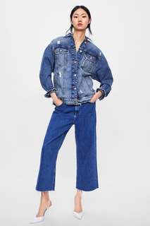 Джинсовая куртка оверсайз с разрывами Zara