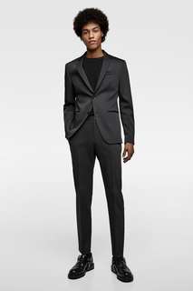 Костюм из высокотехнологичной ткани Zara