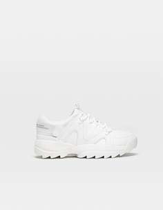 Белые кроссовки на платформе Stradivarius