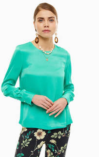 Блуза зеленого цвета в повседневном стиле. Имеет свободный крой, застегивается сзади и на манжетах на серебристые металлические кнопки, круглый вырез, длинные рукава. Selected