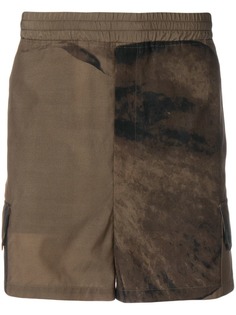 Neil Barrett шорты карго с абстрактным принтом