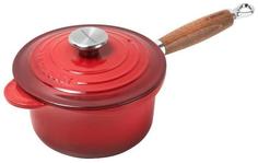 Чугунные ковши Le Creuset Ковш с крышкой 18см с деревянной ручкой, Вишня