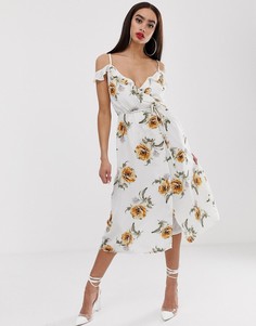 Белое платье миди с цветочным принтом и открытыми плечами PrettyLittleThing - Белый