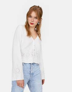 Блуза с ажурной вышивкой и расклешенными рукавами Stradivarius