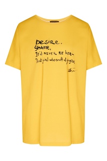Горчично-желтая футболка с надписями Chapurin