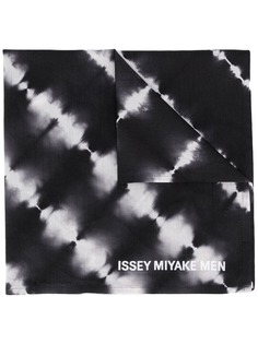 Issey Miyake Men платок с принтом тай-дай