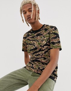 Зеленая футболка с камуфляжным принтом Lacoste L!VE camo - Зеленый