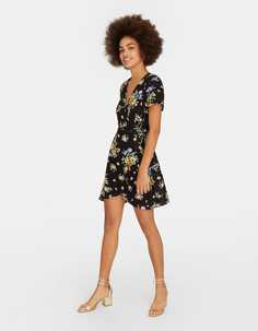 Платье с запахом и принтом Stradivarius