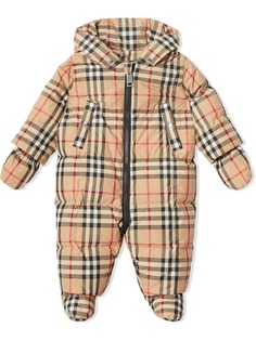 Burberry Kids дутый комбинезон в клетку Vintage Check с капюшоном