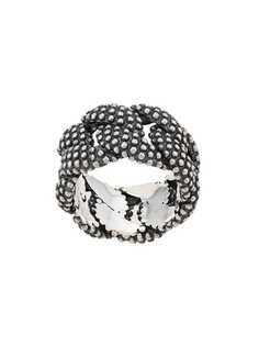 Nove25 embossed twisted ring