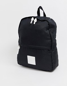 Черный рюкзак с белой нашивкой-логотипом из искусственной кожи ASOS DESIGN - Черный