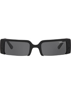 Vogue Eyewear солнцезащитные очки Soho в прямоугольной оправе с заклепками