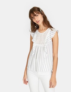 Блуза в стиле рустик с воланами и кружевом кроше Stradivarius