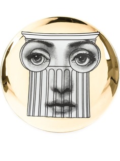 Fornasetti блюдце Tema e Variazioni с креплением на стену