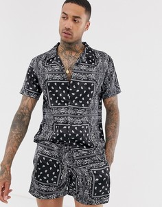 Атласная рубашка с отложным воротником и принтом пейсли Urban Threads - Черный