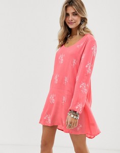 Свободное платье с цветочной вышивкой и вырезом на спине En Creme - Розовый