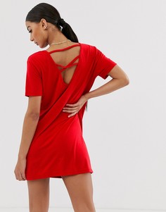 Красное платье-футболка с перекрещенными элементами сзади Missguided - Красный