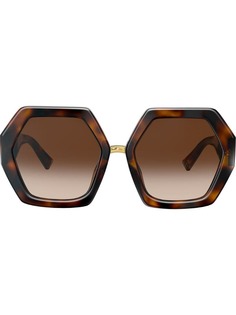 Valentino Eyewear массивные солнцезащитные очки черепаховой расцветки с логотипом VLogo