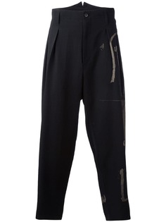 Yohji Yamamoto укороченные брюки с заниженным шаговым швом