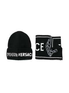 Young Versace комплект из шапки и шарфа