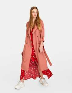 Длинный тренч из струящейся ткани Stradivarius