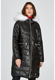 Стеганое кожаное пальто с отделкой мехом енота La Reine Blanche