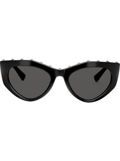 Valentino Eyewear солнцезащитные очки в оправе кошачий глаз с заклепками