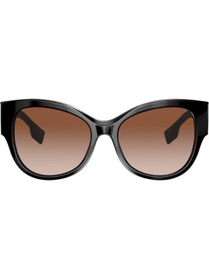 Burberry Eyewear солнцезащитные очки в массивной оправе
