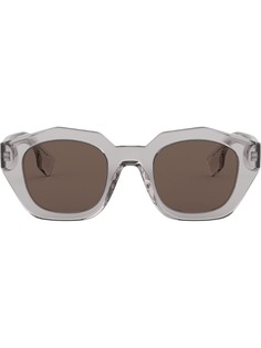 Burberry Eyewear солнцезащитные очки в оправе геометричной формы