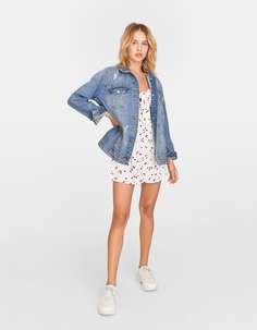 Джинсовая куртка объемного кроя с разрывами Stradivarius