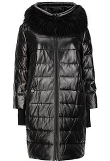 Кожаное полупальто с отделкой мехом енота и трикотажными манжетами La Reine Blanche